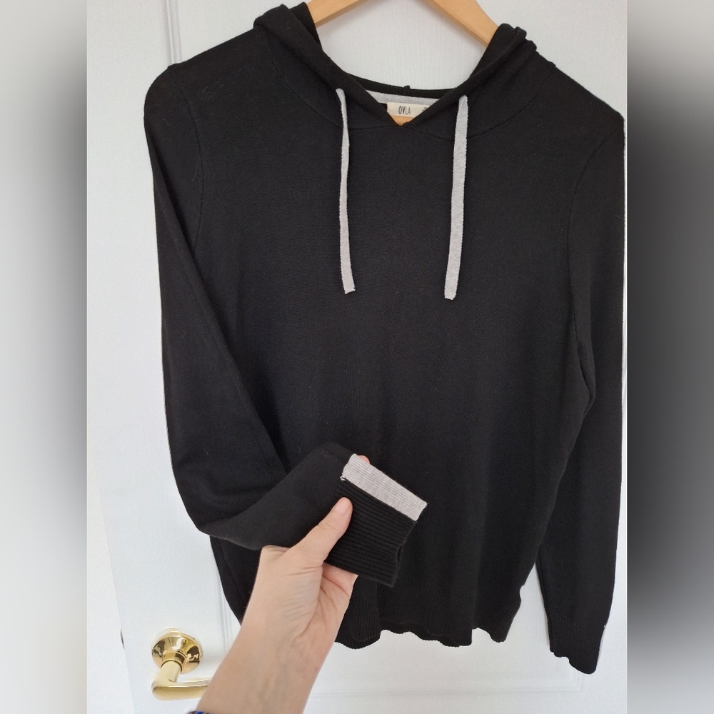 NWOT Womens Lightweigh Ovla Black Hoodie with Gray Drawstrings, Cuffs Oversized